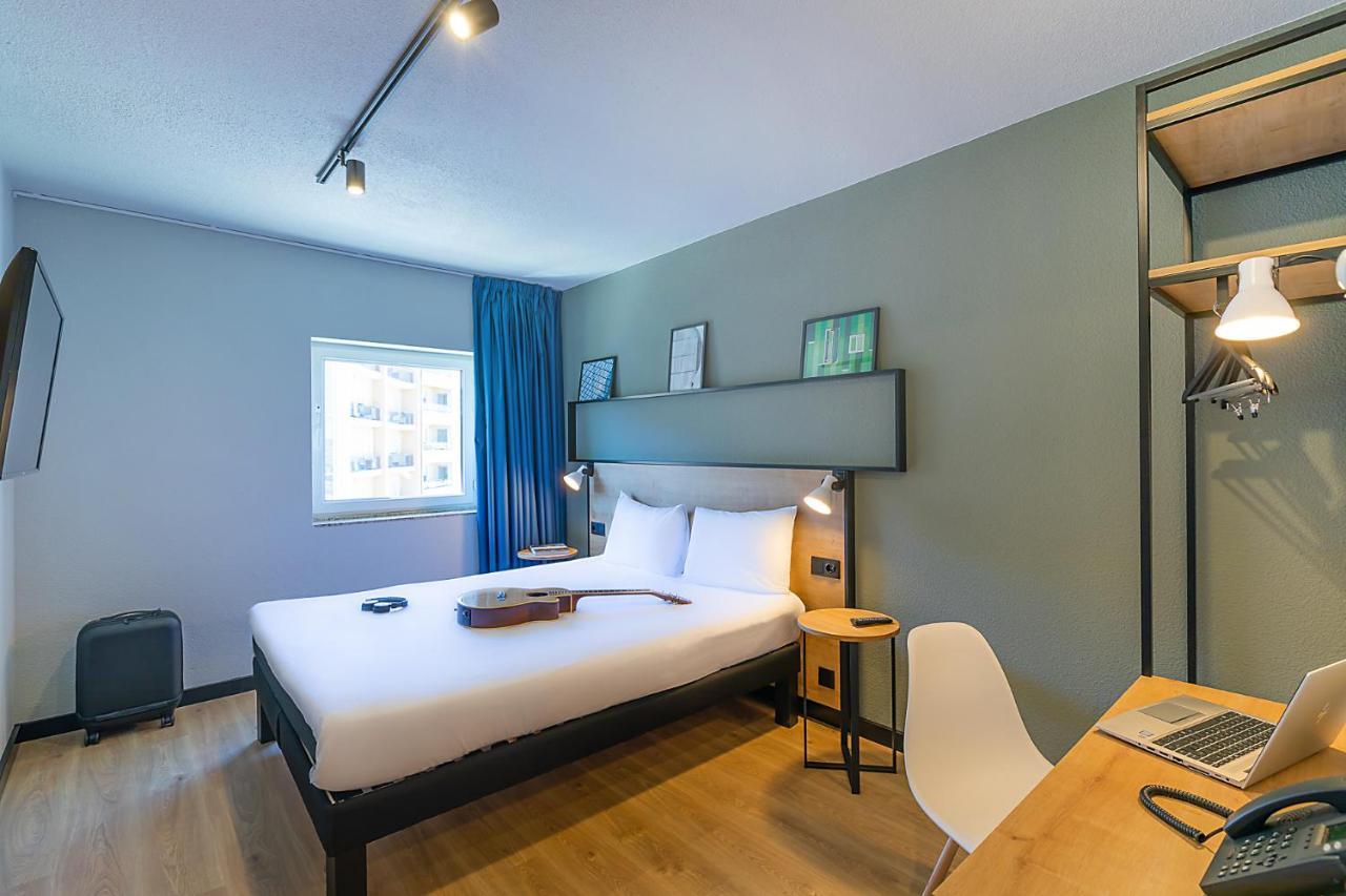 Ibis Bragança